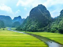 oncle-ho-ninh-binh-vietnam.jpg