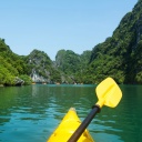 Kayak dans la baie d'Halong