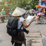 Voyageur dans les rues de Hanoi