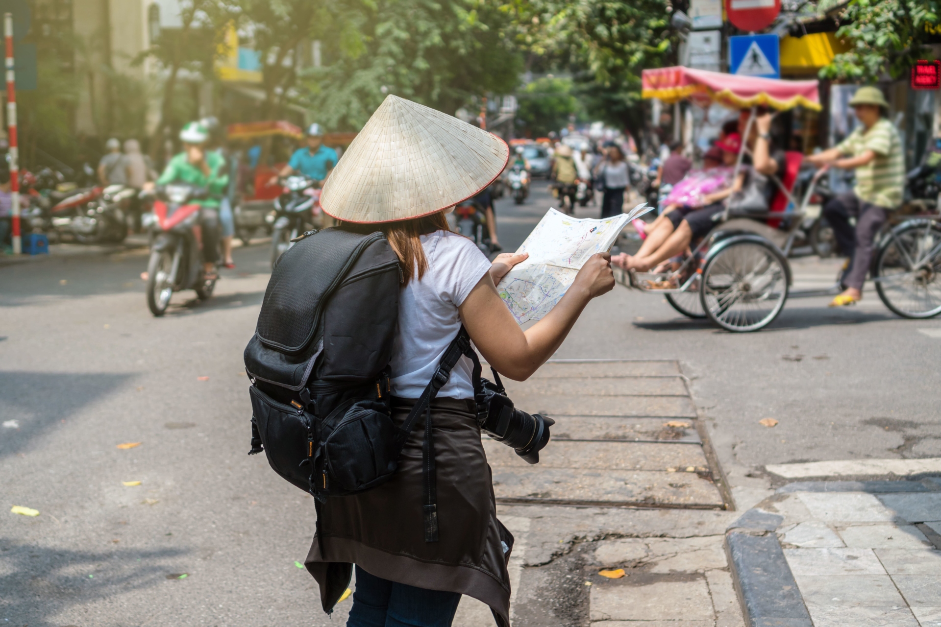 Voyageur dans les rues de Hanoi