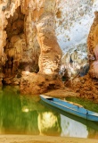 Barque dans la grotte de Phong Nha