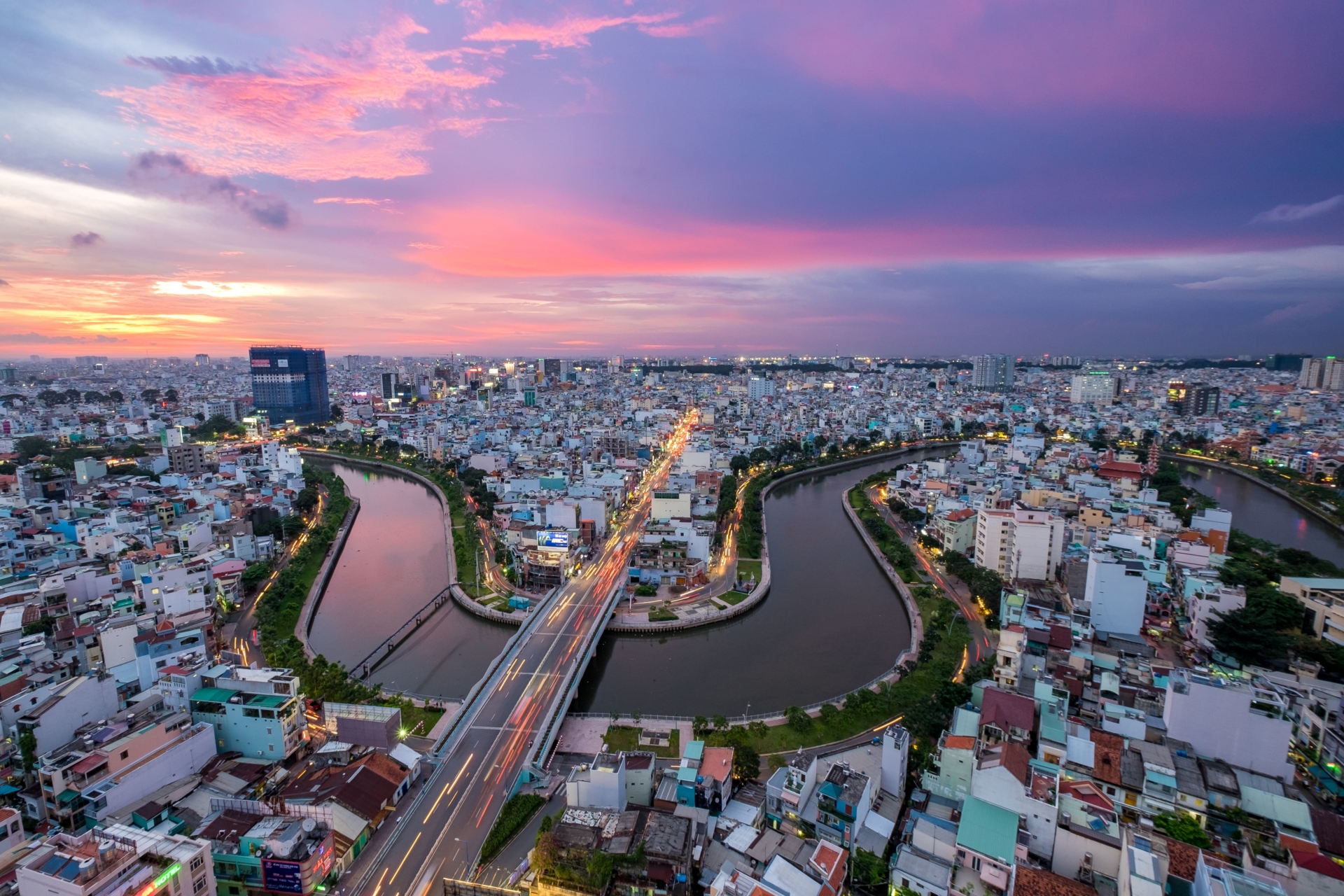 Vue aérienne de Saigon au coucher de soleil
