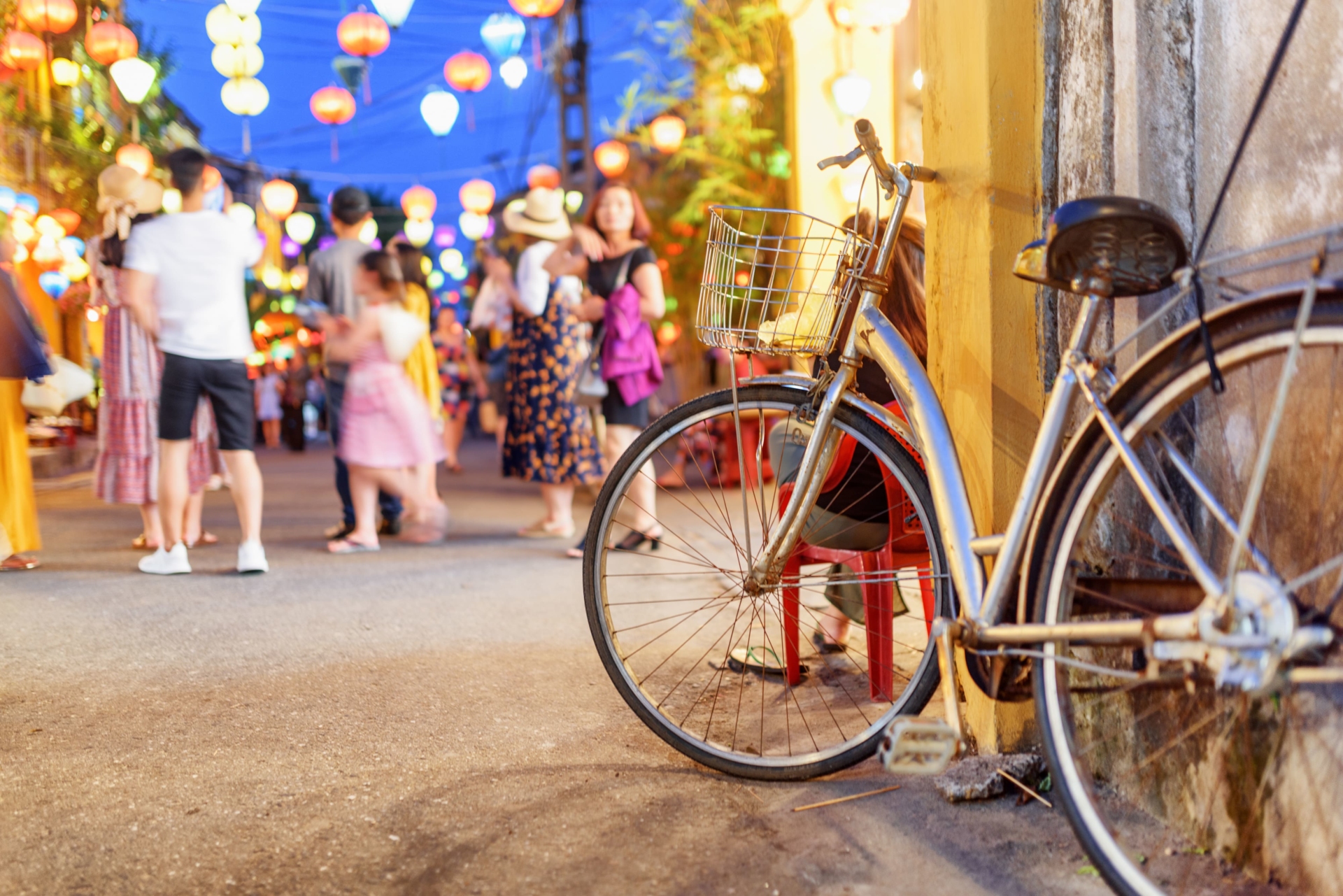 Rue animée de Hoi An, Vietnam