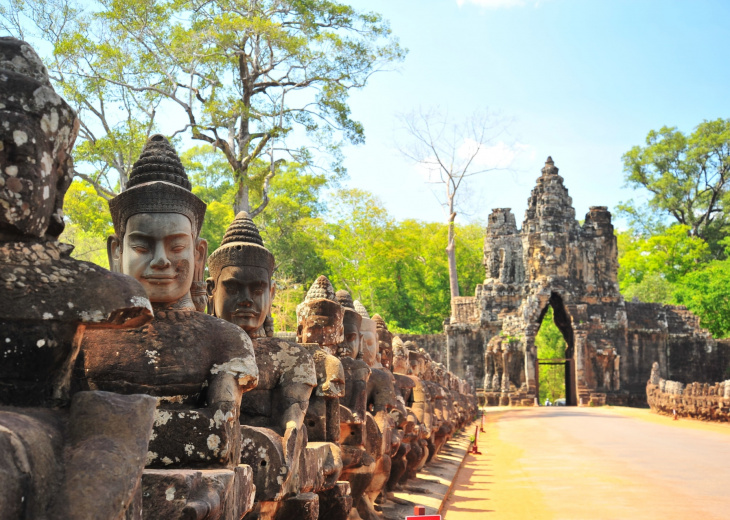 Allée à Angkor Thom, Cambodge