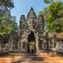 Porte monumental à Angkor Thom, Cambodge